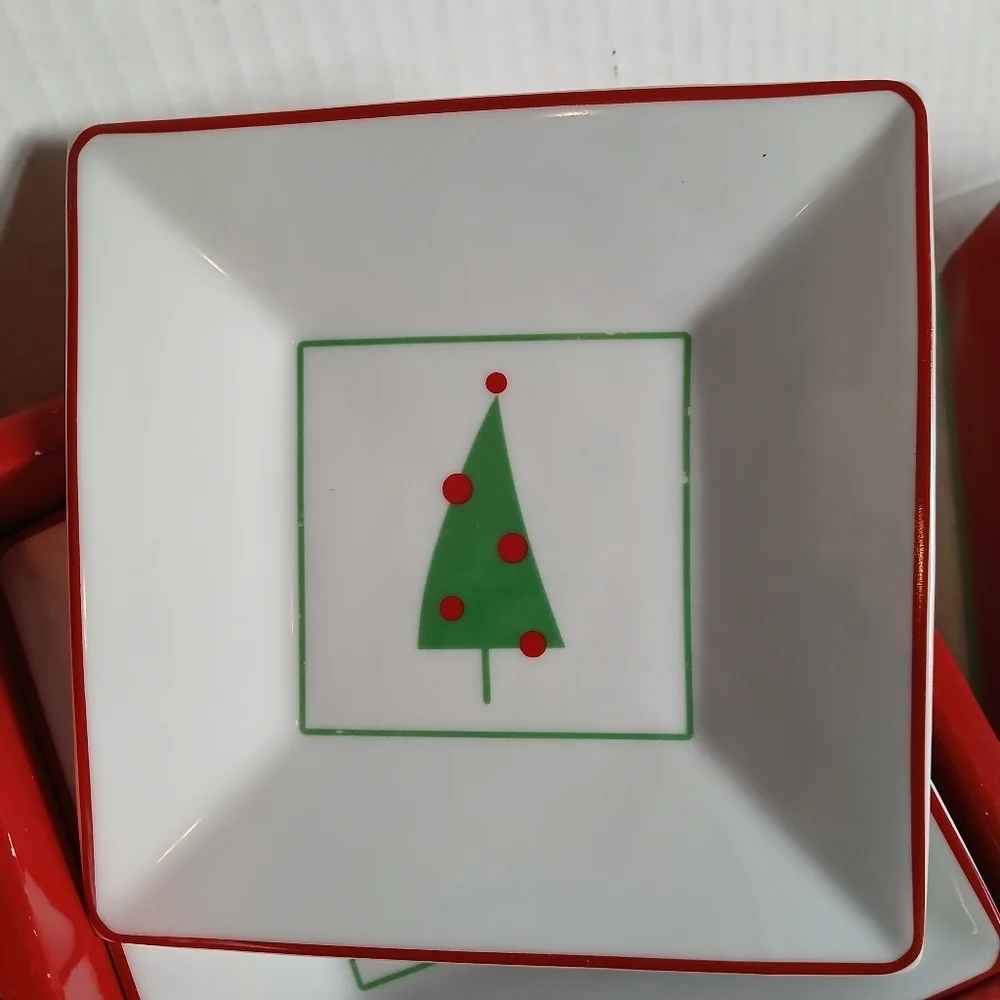 CRATE & BARREL Red Green 5.5